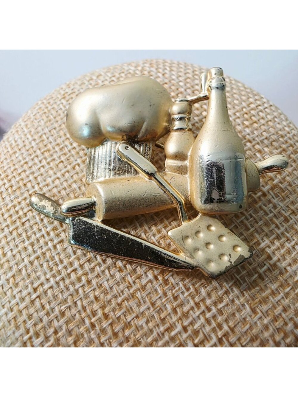Vtg AJC Gold Toned Cooking Baking Chef Hat Knife Themed Brooch